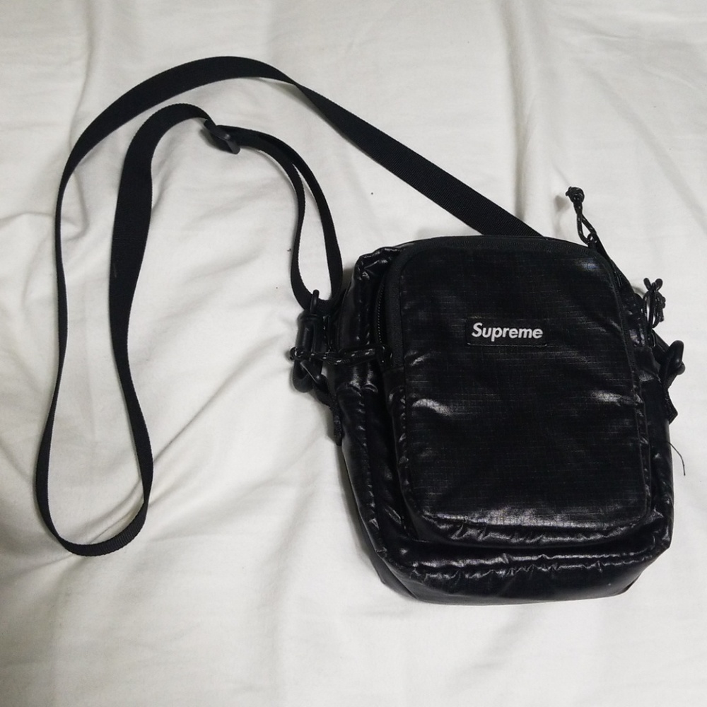 Supreme FW17 Black shoulder bag 100% authentic
